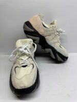 New Balance Chunky Lifestyle Sneakers – White/Black